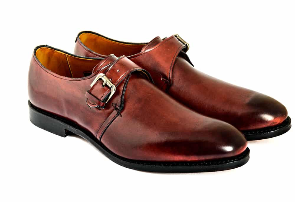 Male fashion buckled shoes
